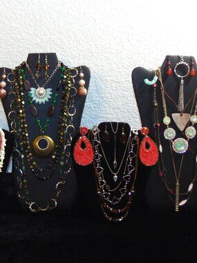 Vintage & Modern Assorted Jewelry lot- very nice!